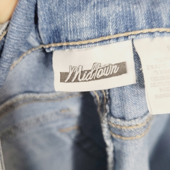 Midtown Vintage Light Blue Jeans Embroidered Pocket Details Cotton Blend Shorts - Picture 4 of 12